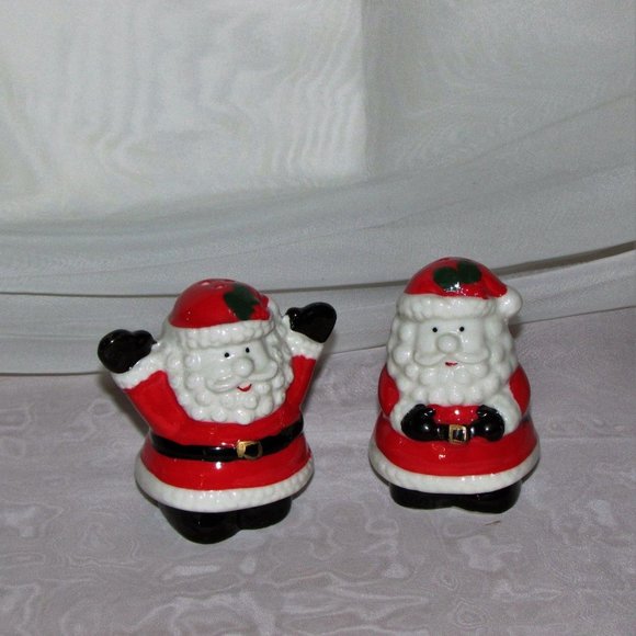 Vintage Santa Claus Christmas Salt & Pepper Shakers Holiday Decor - Picture 1 of 7